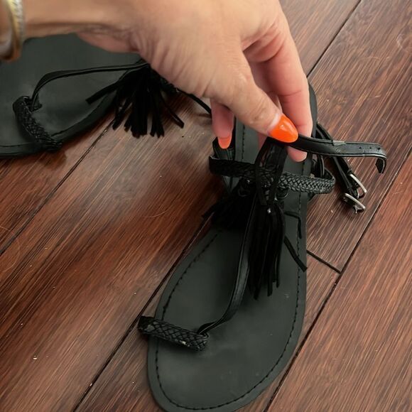 Black Forever 21 Flats - Size 8 Fringe Tassel Sandals - Picture 3 of 3